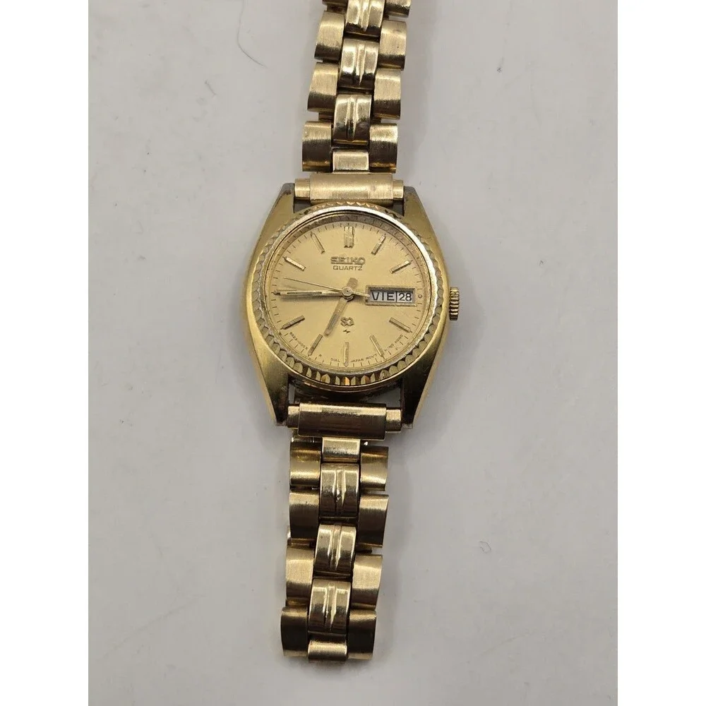 Seiko SQ Women 8523-0058 Day Date Fluted Two Tone Quartz 23mm Watch 6.5